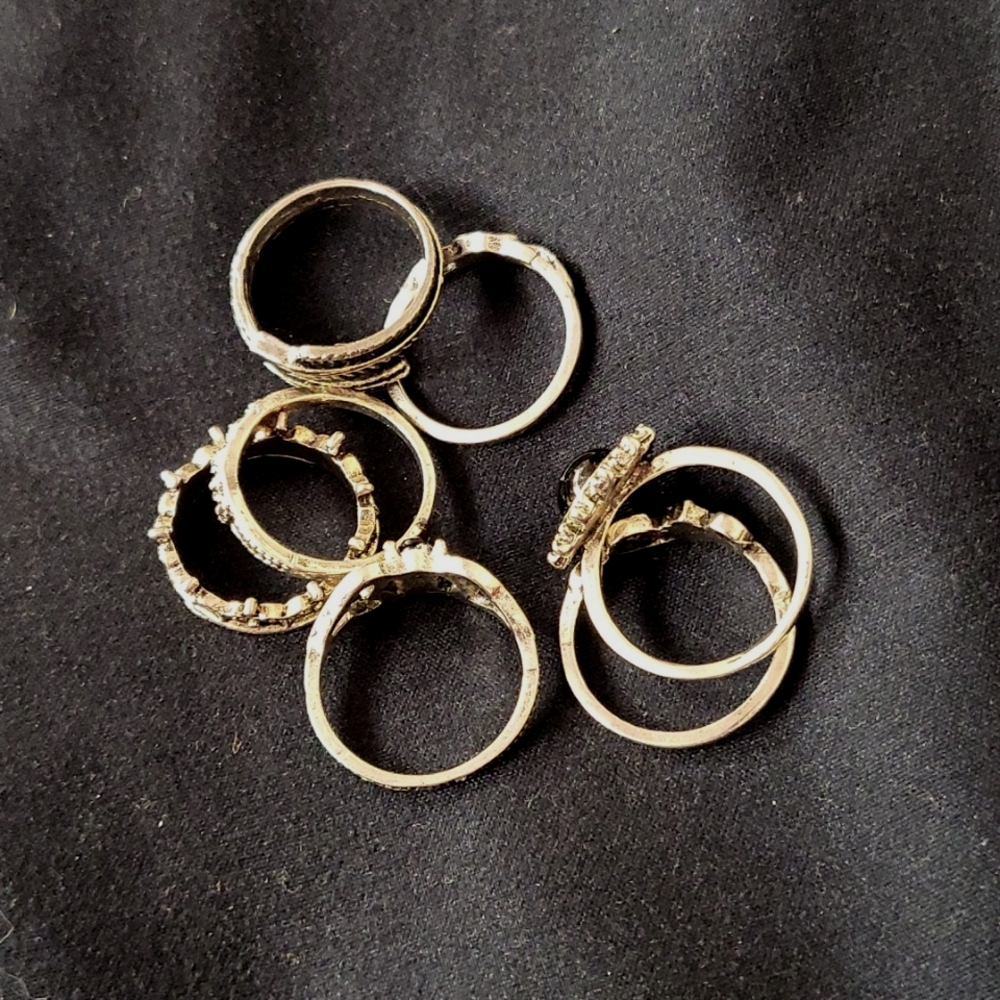 7 Black and Silver Detailed Accessory Rings Size 7/7.5